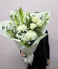 White-on-White bouquet - Holding