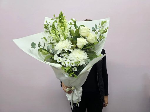 White-on-White bouquet - Holding